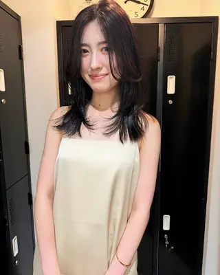 セミロング カラー 縮毛矯正特化型美容師 名古屋LORENハダのヘアスタイル