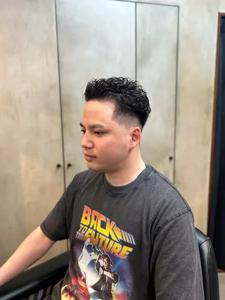 ショート パーマ メンズ トミモト アユムのヘアスタイル
