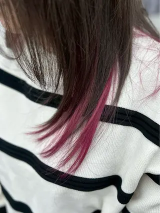 カラー 芦川 愛夏のヘアスタイル