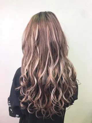 カラー 最高級エクステ /羽エクステ白石宇由のヘアスタイル