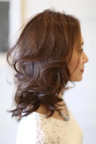ミディアム 工藤 久美のヘアスタイル