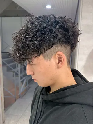ミディアム パーマ メンズ メンズパーマ特化 TAIGAのヘアスタイル