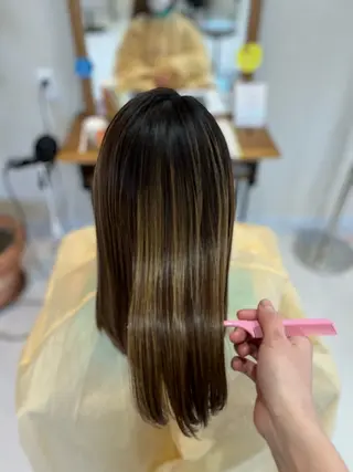 ロング 堀口 彩佳のヘアスタイル