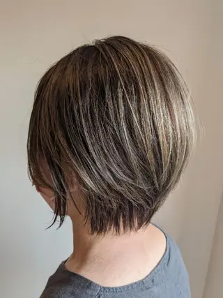カラー マエハラ ナナのヘアスタイル