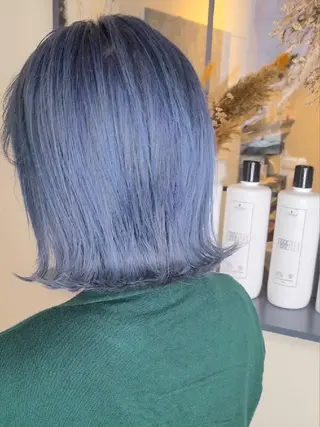 ショート ブリーチカラー🌈 嘉名 真樹のヘアスタイル