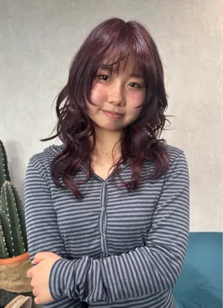 セミロング カラー ヘアアレンジ color.nail 🫧ionaのネイルデザイン