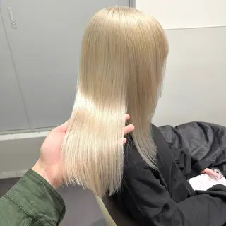セミロング カラー 💫艶ハイトーン×髪 質改善💫リュウトのヘアスタイル