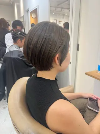 ショート カラー 片桐 美海のヘアスタイル