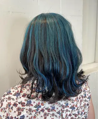 ミディアム カラー ウルフカット レイヤーカット上柿のヘアスタイル