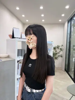 ロング NAO／ KOS pinkのヘアスタイル