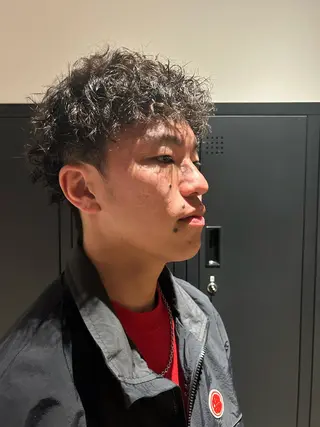 パーマ メンズ 🌊インナーカラー 🐬櫻井海星のヘアスタイル