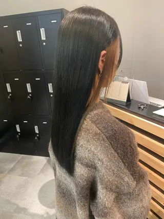 ミディアム カラー ウルフカット レイヤーカット上柿のヘアスタイル