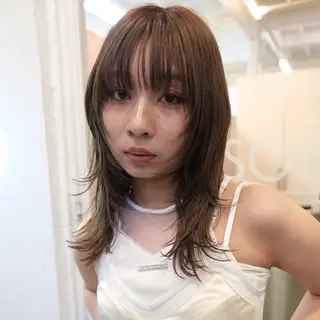 ミディアム カラー YUNA /レイヤーカットのヘアスタイル