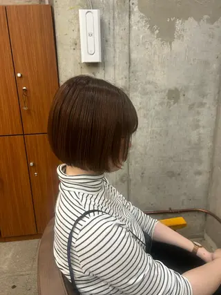 ショート 顔周りレイヤー/ ふわあいりのヘアスタイル