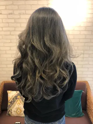 ロング カラー 浅川 実行のヘアスタイル