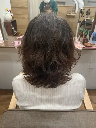 ミディアム パーマ 飯塚 七海のヘアスタイル