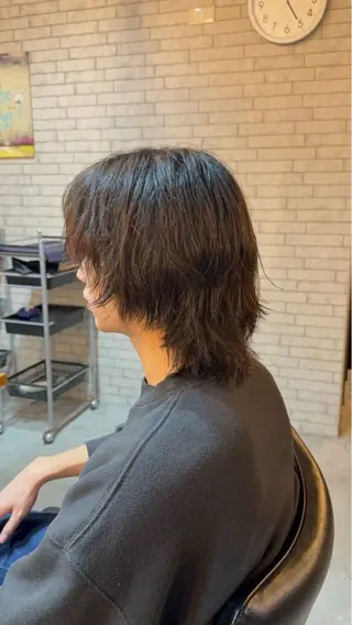 ミディアム ツイスパ/シャドウ 新井のヘアスタイル