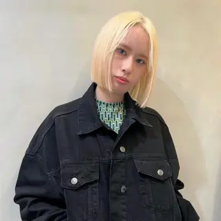 ショート カラー ブロンド/ブリーチ 【SITY.】のヘアスタイル