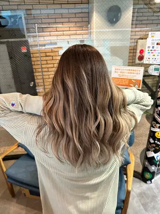 セミロング カラー 難波ブリーチカラー 伊藤洋輝のヘアスタイル