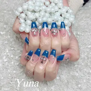 ネイル 🦋 Queenieのネイルデザイン