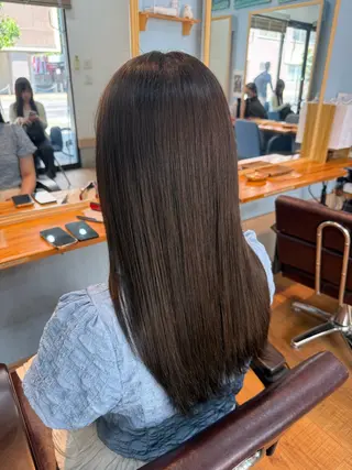 ロング カラー 関 愛菜のヘアスタイル