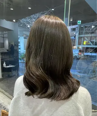 セミロング カラー 松田 真央のヘアスタイル