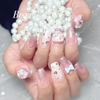 ネイル 🦋 Queenieのネイルデザイン