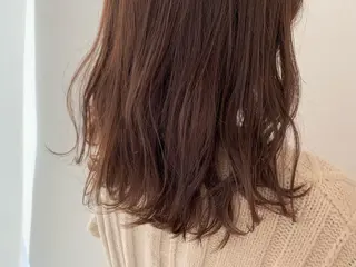 ミディアム カラー 透明感♡︎♡︎ 佐々木早苗のヘアスタイル