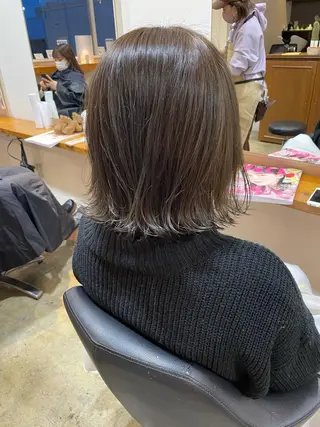 ショート カラー MIOベージュカラー 柔らかいカラーのヘアスタイル