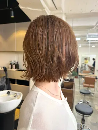 ミディアム カラー 須藤 優真 切りっぱなしボブのヘアスタイル