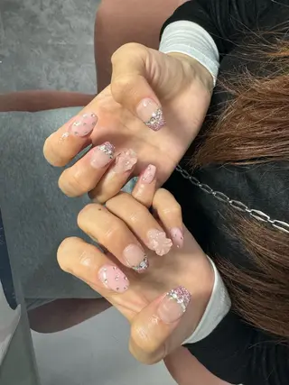 ネイル LAVISH 大和店 emi・:*+のネイルデザイン