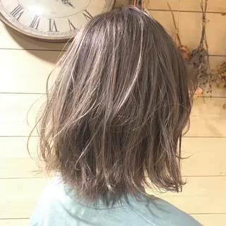 ミディアム カラー クワハラ イオリのヘアスタイル