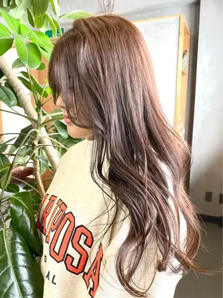 ロング カラー 岡田 真綾のヘアスタイル