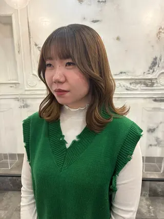 ミディアム ボブ・カラー 琴音のヘアスタイル