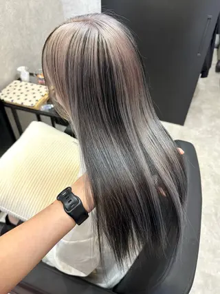 ロング カラー サワダ サトミのヘアスタイル