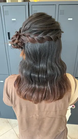 ヘアアレンジ ヘアセット/ブリーチ カラー🩰SEINAのヘアスタイル