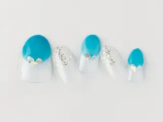 ショート Tiary🤍 Sachikaのネイルデザイン