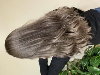 ロング カラー ハイトーン得意😍 Lumiereのヘアスタイル