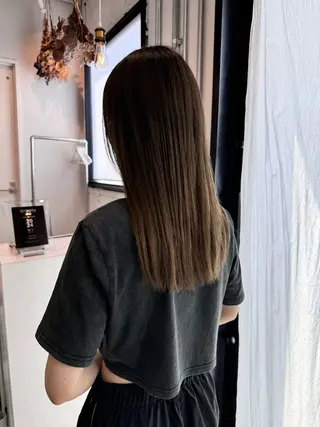 ロング カラー 松坂 真衣のヘアスタイル