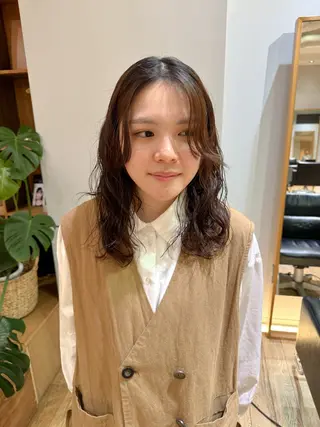 ミディアム パーマ 大橋 芽衣のヘアスタイル