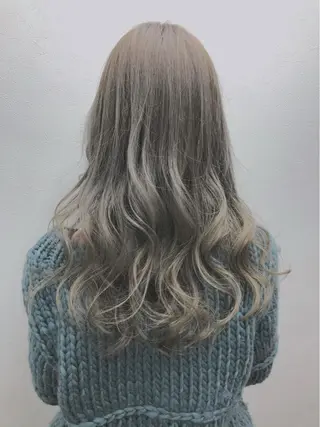 ロング カラー ヤナ マネージャーのヘアスタイル