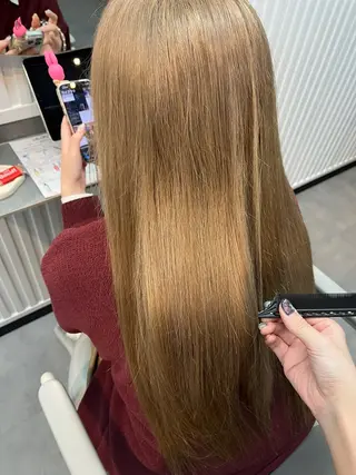 ロング カラー 松井 咲樹のヘアスタイル
