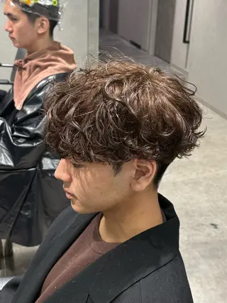 ショート カラー パーマ メンズ 【シャドウパーマ センターパート】義心のヘアスタイル
