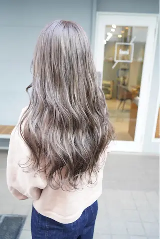 ロング カラー ヘアアレンジ lani ブリーチ /ダブルカラーのヘアスタイル