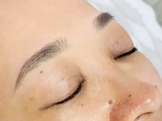 アイブロウ allié lash 阿部のマツエク・マツパデザイン