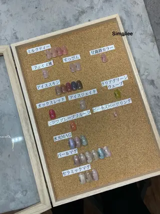 ネイル シンプリーワン 渋谷店🪄MOENAのネイルデザイン