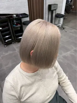ショート カラー 佐々木 愛実のヘアスタイル