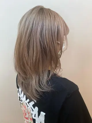 ミディアム 小顔レイヤー/ ベージュ🤍Rieのヘアスタイル