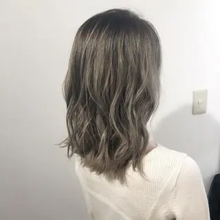 ミディアム カラー ブリーチ特化 梅田本多翔のヘアスタイル