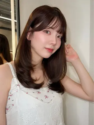 セミロング 浦和🩶Wカラー ×美髪矯正 ジュエリのヘアスタイル